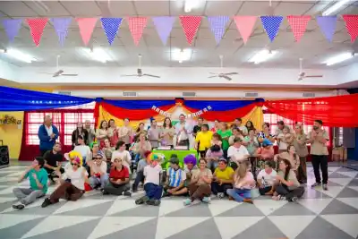 Barrileteada y emoción: el vicegobernador Solís se sumó al 26° aniversario de la Escuela Especial N°12