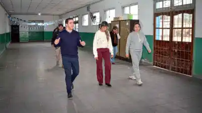 El intendente Ruiz se comprometió a refaccionar dos aulas en una escuela de Clodomira
