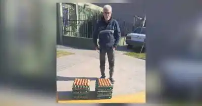 El jubilado que vendía huevos para no deprimirse y terminó con billetes falsos: la solidaridad lo sorprendió
