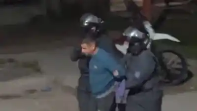 Lo buscaban por el femicidio de Gema Álvarez y apareció sucio de tierra en la casa de una familiar