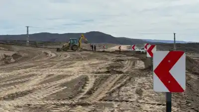 Corte total en la Ruta 23: el barro y un hundimiento que complican la Región Sur