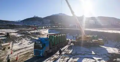 Desde el puerto hasta la obra: así avanza el megaoperativo para montar la nueva usina de Ushuaia