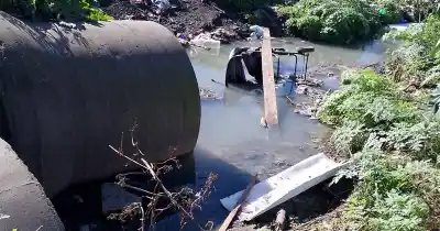 Alerta naranja en La Plata: el dramático reclamo de un barrio por arroyos convertidos en basurales