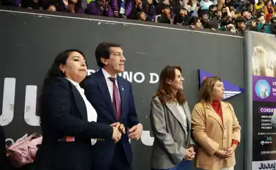 El gobernador Sadir se sumó a la fiesta del básquet escolar y dejó un mensaje que trasciende la cancha