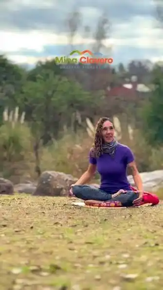 Mina Clavero: yoga, medicina china y constelaciones familiares en un entorno natural único