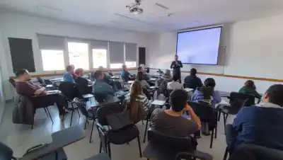 Un asesor de Bariloche revela cómo invertir desde el celular y por qué la educación financiera debería enseñarse en la escuela