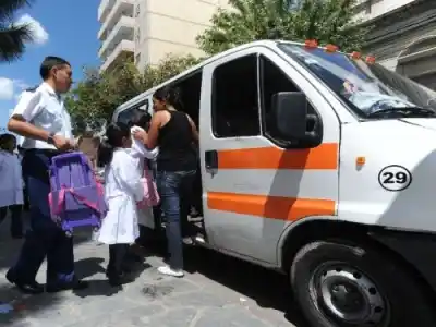 Alerta en Salta: el transporte escolar podría desaparecer por la falta de chicos