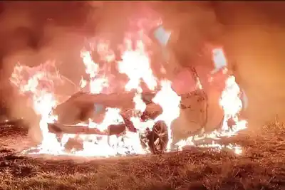 Su auto se convirtió en una bola de fuego en la Ruta 12: el olfato la salvó