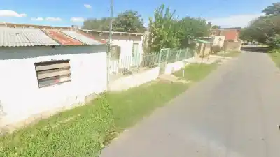 Balacera en zona oeste: una familia entera terminó herida y la casa atacada tiene un pasado oscuro