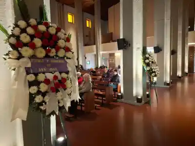 Tragedia aérea en Valle Fértil: la Catedral ya recibe las primeras coronas para despedir a los cuatro sanjuaninos