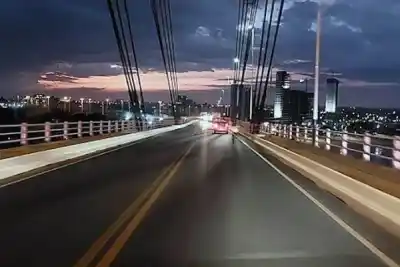 Alerta en el puente Chaco-Corrientes: buscan a un hombre que se habría lanzado al río y dejó su moto abandonada