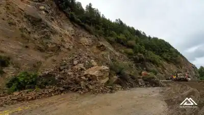 Un derrumbe mantiene cortada la Ruta 40 y las autoridades piden extremar cuidados