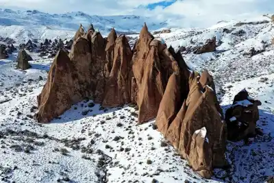 Varvarco: el rincón del norte neuquino que el invierno convierte en un paraíso blanco