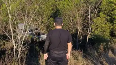 Un vehículo terminó entre los matorrales en Cerro Corá y el misterio rodea al conductor