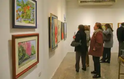 Uniendo arte y salud: la muestra solidaria que reúne a más de 100 artistas en el Museo Vidal