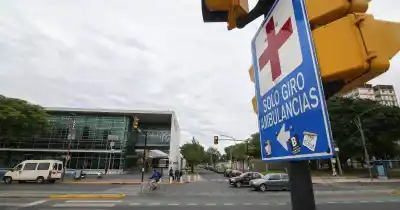 Lo balearon en el abdomen y pelea por su vida en el Heca: qué pasó en Santa Lucía
