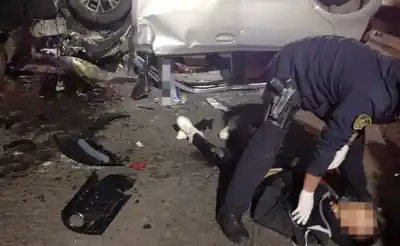El insólito final de una persecución en Lomas: el auto robado terminó incrustado contra una camioneta