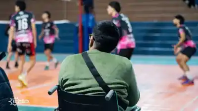 El dramático giro en la vida de un joven voleibolista tucumano: de la cancha a una silla de ruedas y una colecta millonaria