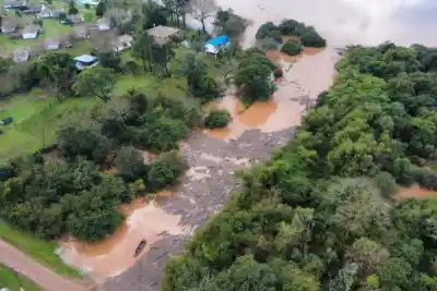 La promesa del gobernador de Corrientes ante la amenaza del río Uruguay: ¿alcanzará?