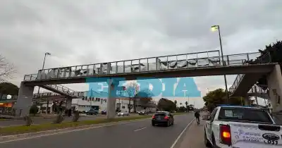 Desesperado sobre el puente: el dramático rescate que terminó en el Hospital San Martín