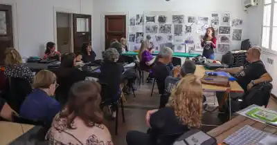 La UNR lanza 13 cursos nuevos para mayores de 50: el detalle que tenés que saber antes de anotarte