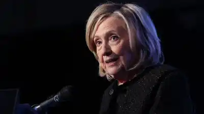 Hillary Clinton lanzó una bomba en el Congreso: pidió que citen a Trump por el caso Epstein