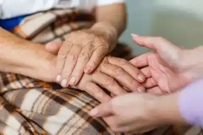 El frío golpea más fuerte a los mayores de 65: las razones que preocupan a los médicos