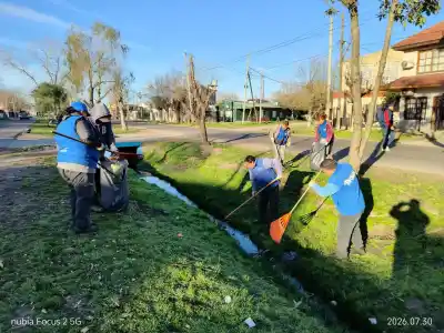 Refuerzan la limpieza de desagües y bocas de tormenta en Brown ante la llegada de lluvias