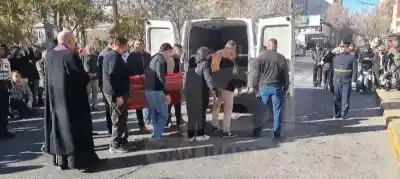 Un aplauso cerrado despidió a los cuatro funcionarios en su ingreso a la Catedral