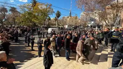 Con aplausos y lágrimas: así despidió San Juan a los cuatro héroes de la tragedia aérea