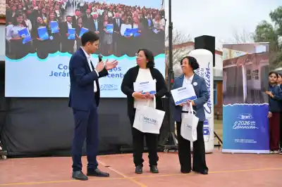 El día en que dos docentes de la Escuela N°33 se convirtieron en titulares: el reconocimiento que las dejó frente a toda la comunidad
