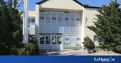 Un corte con cuchillo de cocina y una decisión que sorprendió a la policía
