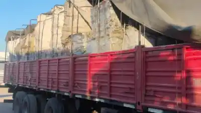 Un camión cargado con 600 kilos de cables robados fue secuestrado en plena feria de Mendoza