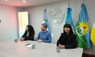 Empleados municipales de Trelew podrán terminar el secundario gracias a un nuevo convenio educativo
