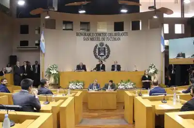 Viaje urgente de Chahla paraliza la renovación del Concejo capitalino