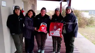 Península Valdés suma siete desfibriladores para salvar vidas en puntos clave