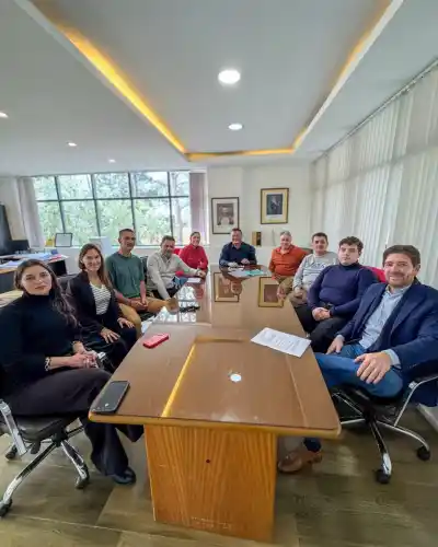 El plan que impulsa Córdoba para convertir sus lagos en un imán de buzos