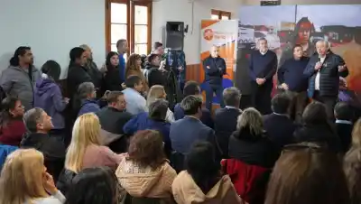 Firmaron el convenio que llevará gas natural a seis barrios de Bariloche: ¿cuáles son los beneficiados?