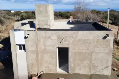 Revoques, pisos y aberturas: las obras de viviendas en tres localidades de San Luis entran en su fase final
