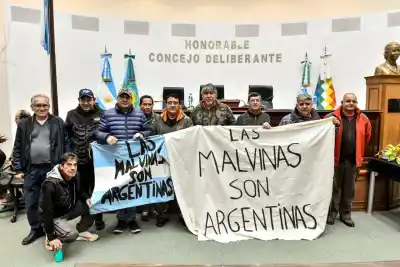 El gesto de la Selección que emocionó a los veteranos: el Concejo de Malvinas Argentinas los homenajeó