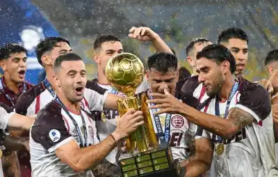 Lluvia, alargue y dos goles agónicos: la hazaña de Lanús que quedará grabada en el Maracaná