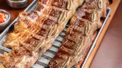 El secreto que los asadores no te cuentan: siete pasos para una carne que se deshace en la boca