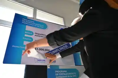 Poggi entregó financiamiento y personería jurídica a ONG de Ayacucho: ¿Qué recibió cada una?