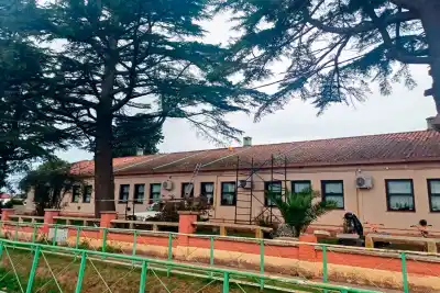 Invierten 74 millones para renovar un histórico edificio escolar de Alcira Gigena
