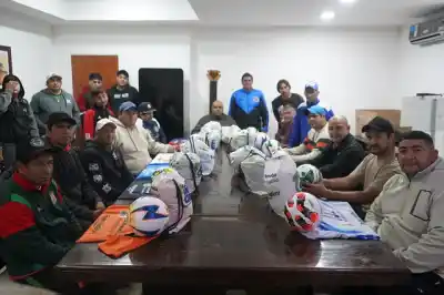 El municipio de La Banda equipó a los 16 clubes de la Liga C40: conocé los detalles