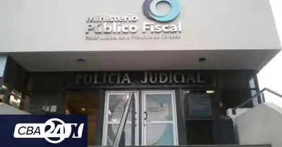 Escándalo en Villa del Rosario: un comisario fue detenido tras agredir a dos detenidos esposados