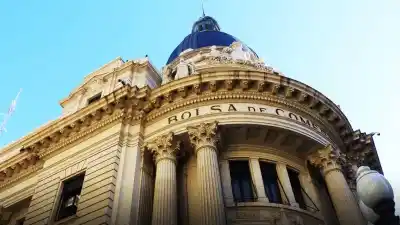 La economía argentina volvió a tropezar en junio: qué sectores frenaron la recuperación