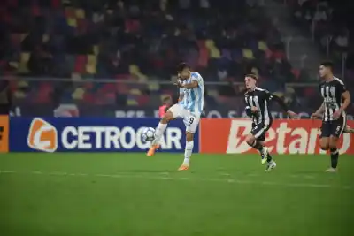 ¿El 9 que Boca necesita? Tesuri apunta al “Loco” Díaz tras su doblete