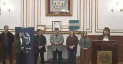 Vidal lanzó un incentivo de $500.000 para docentes y un ultimátum: "El que no trabaja, no cobra"
