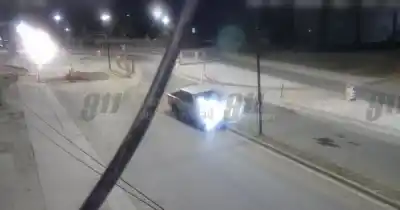 El descontrolado episodio en barrio Portezuelo: manejaba alcoholizado y terminó estrellado contra un poste